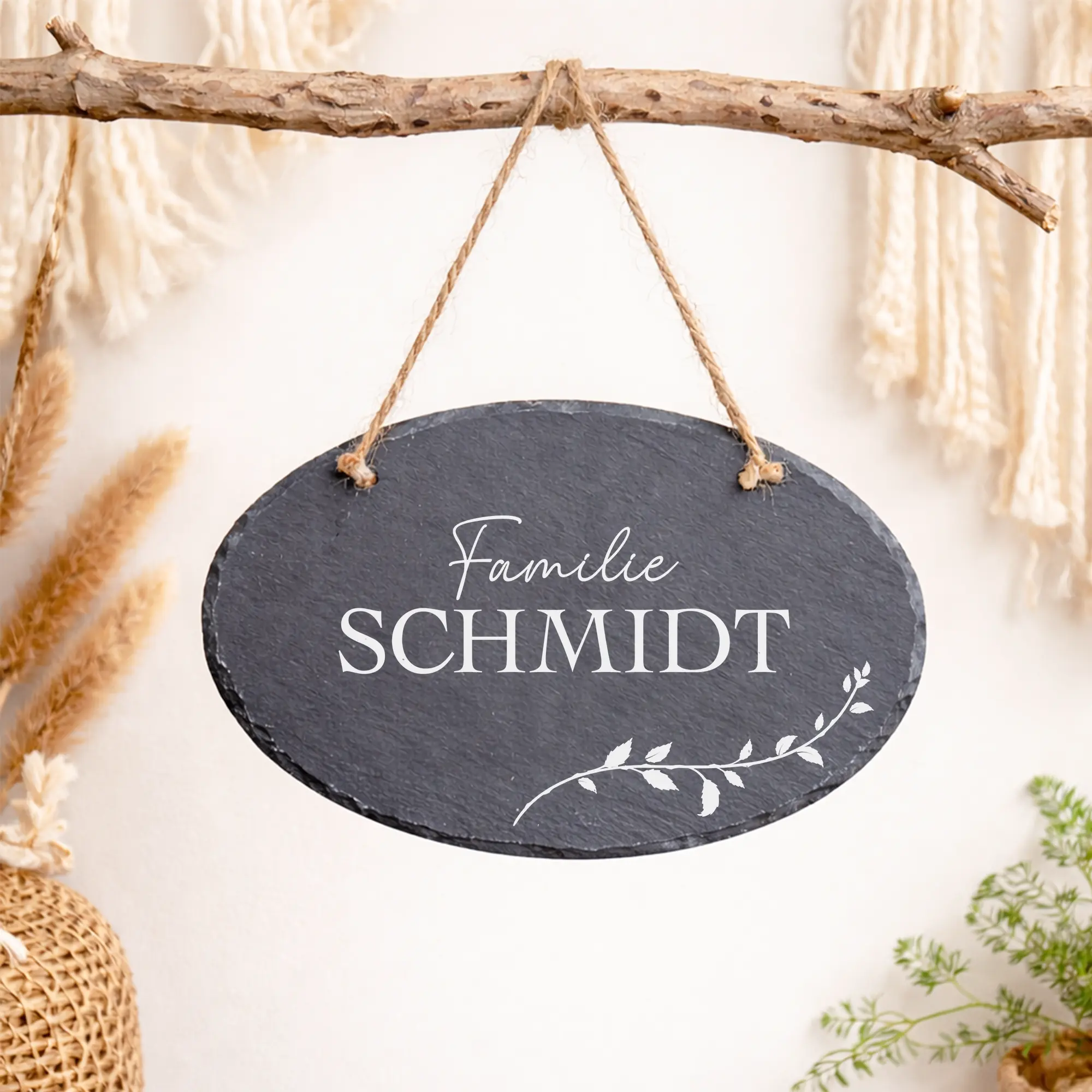 Ovales Türschild aus Schiefer mit „Familie Schmidt“