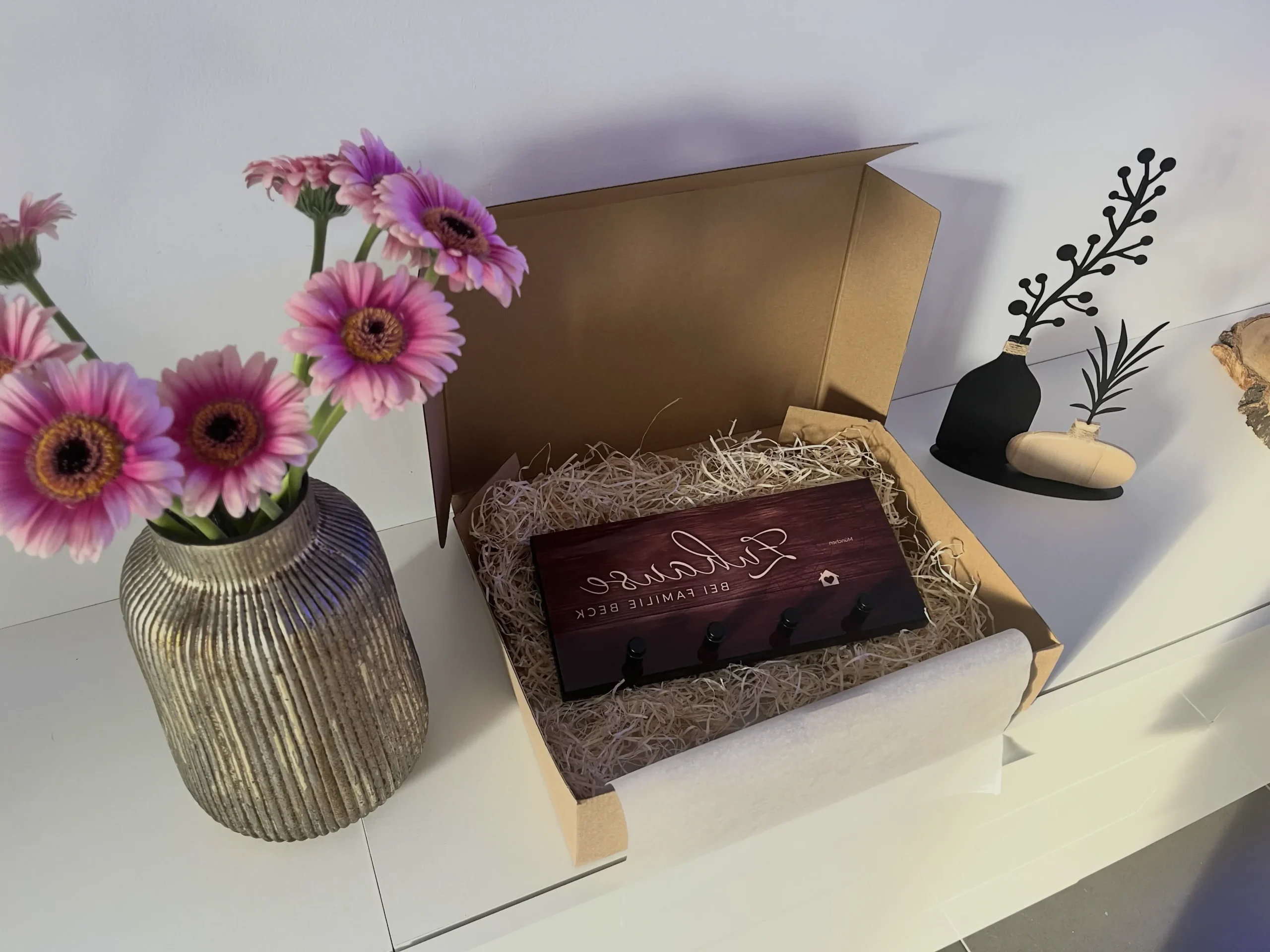 Personalisiertes Schlüsselbrett in einer Geschenkbox